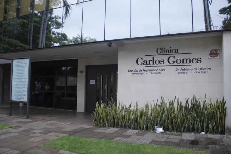 fachada-clinica-carlos-gomes